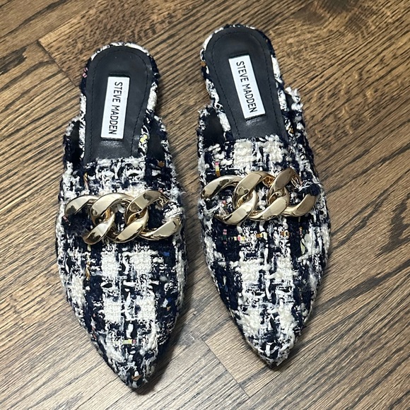 Steve Madden Shoes - NWOT Steve Madden Navy Tweed Mules with Gold Chain detail - size 9